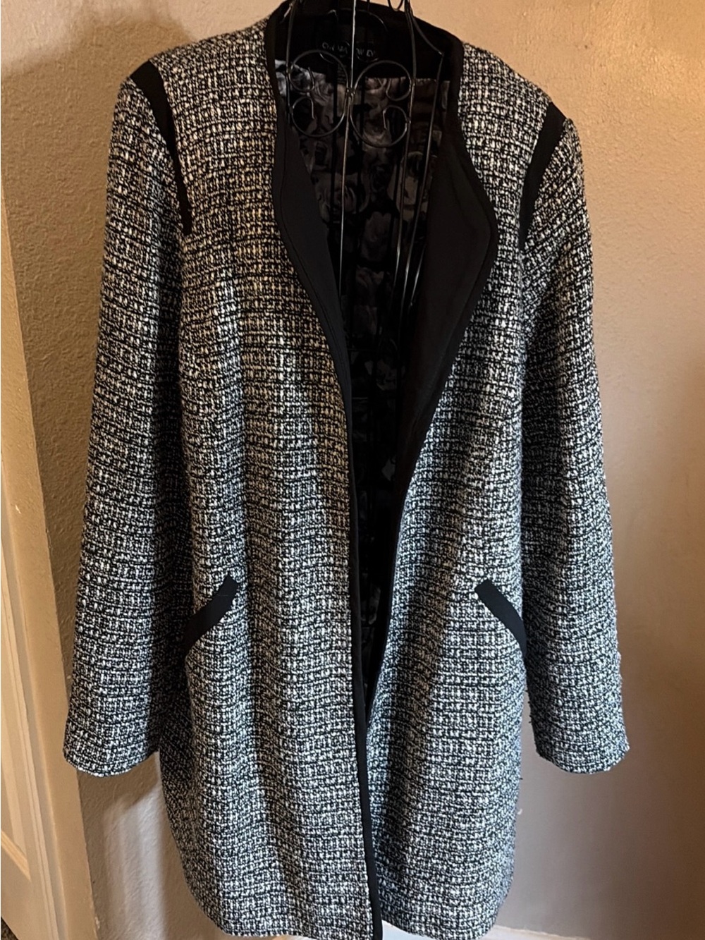 Cynthia Rowley Woman’s Size 1X Jacket Blazer Black And White
